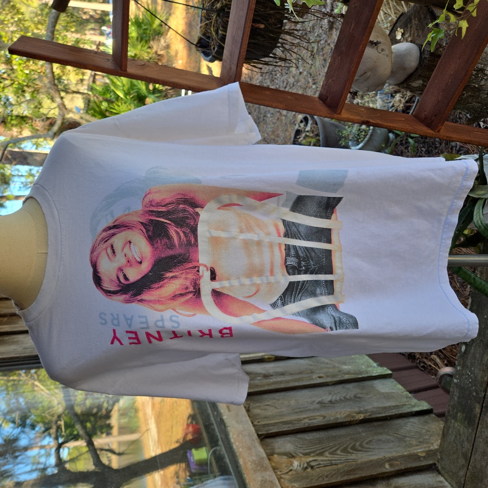 Britney Spears white short sleeve band tee
